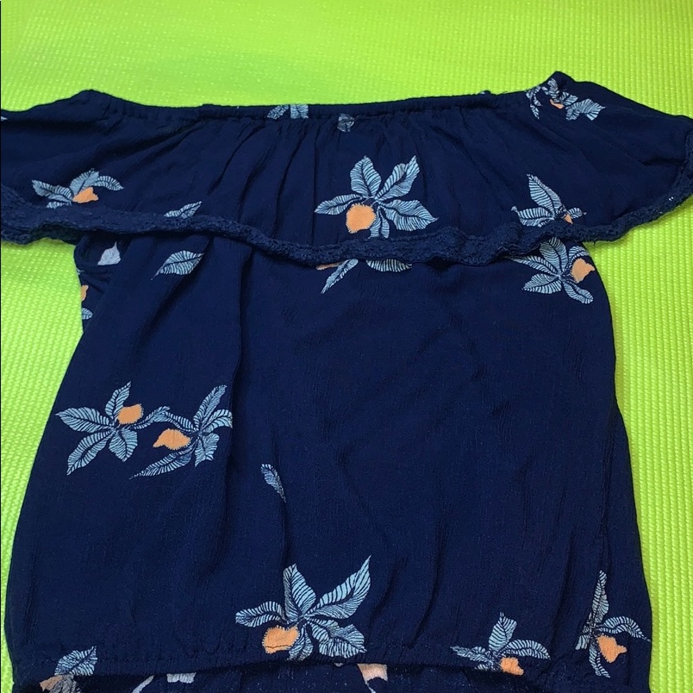A Mossimo navy blue shoulder shirt